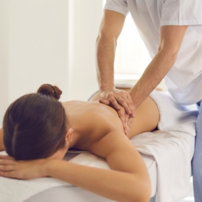 Ergonomia i komfort: Dlaczego elektryczny stół do masażu jest lepszym wyborem?